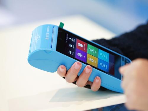 拉卡拉POS機(jī)三大優(yōu)點(diǎn)及使用具備的四個條件